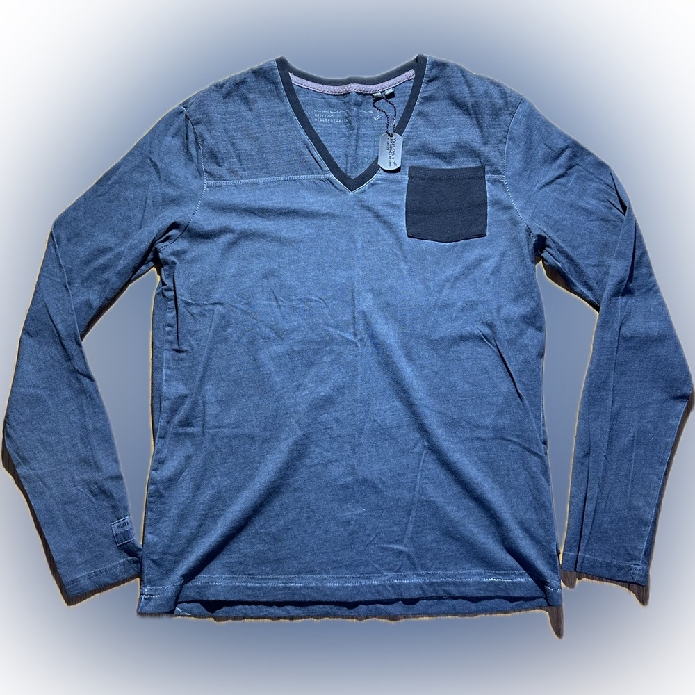 WILLIAM RAST Men’s V-Neck Shirt Size M